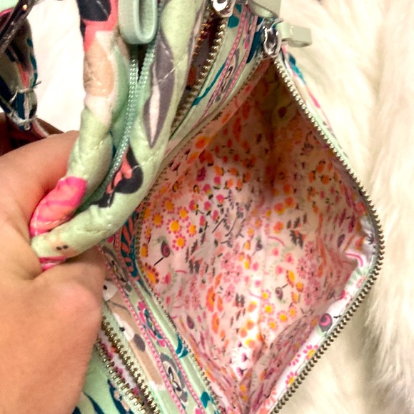 GORGEOUS NEVER USED Vera Bradley crossbody - Picture 5 of 10